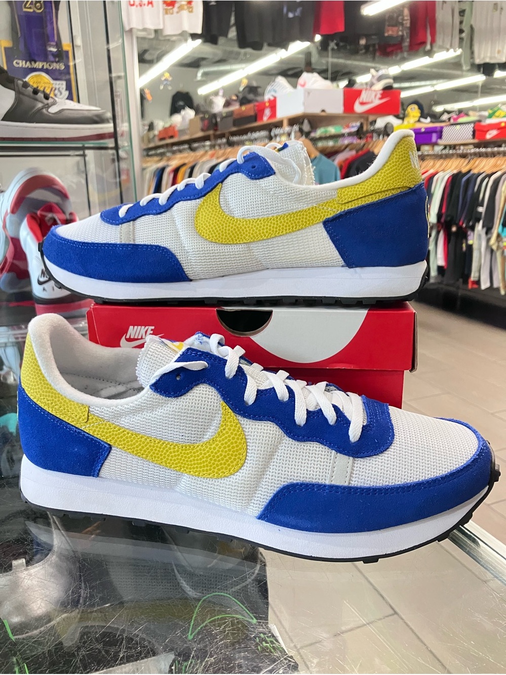 Nike Challenger Peace, Love, & Basketball Size 11.5